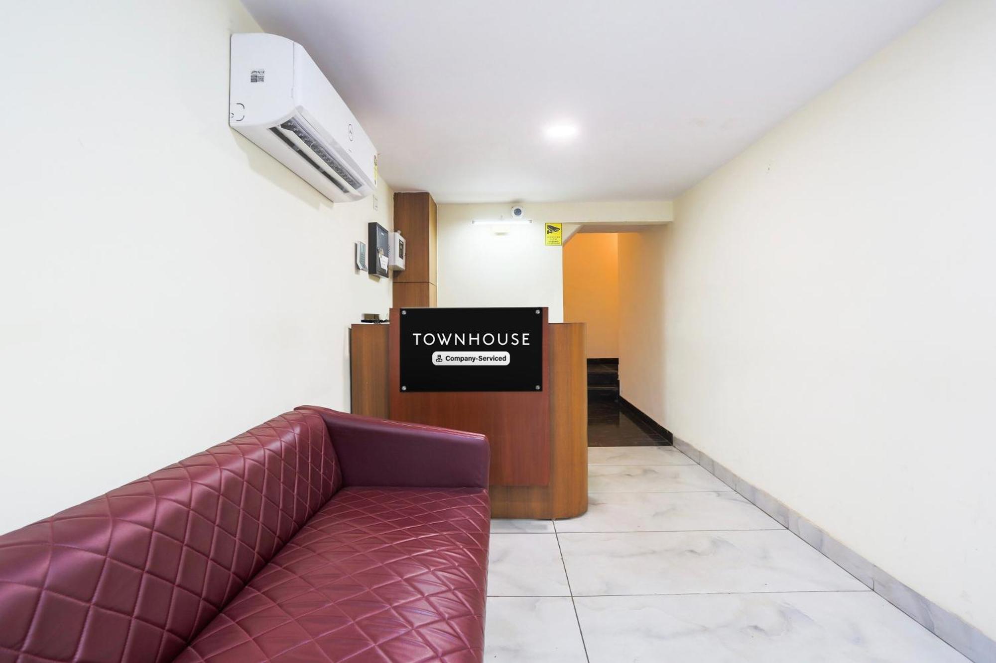 Super Townhouse Vikaspuri Hotel Delhi  Ngoại thất bức ảnh