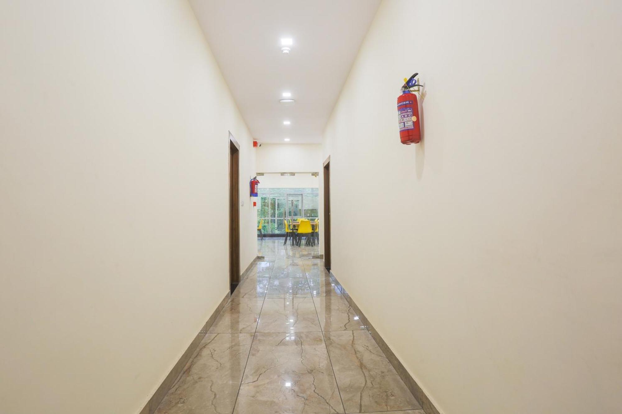 Super Townhouse Vikaspuri Hotel Delhi  Ngoại thất bức ảnh
