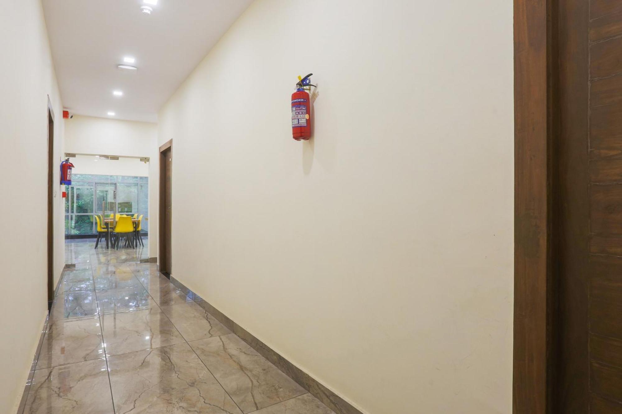 Super Townhouse Vikaspuri Hotel Delhi  Ngoại thất bức ảnh